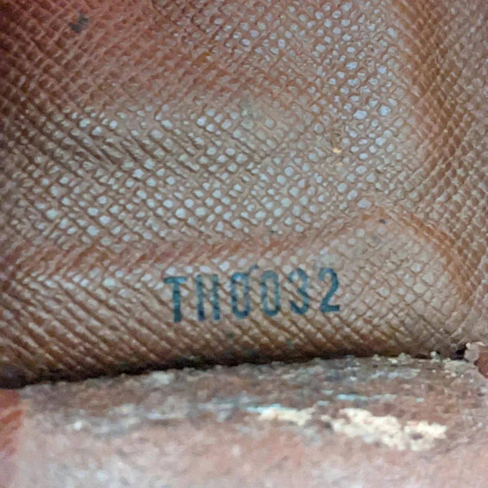 Louis Vuitton Monogram Key Holder/Wallet #1629***